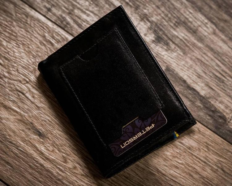 Вертикальне шкіряне портмоне чорне Peterson у подарунковому пакованні 303PUPUABL фото