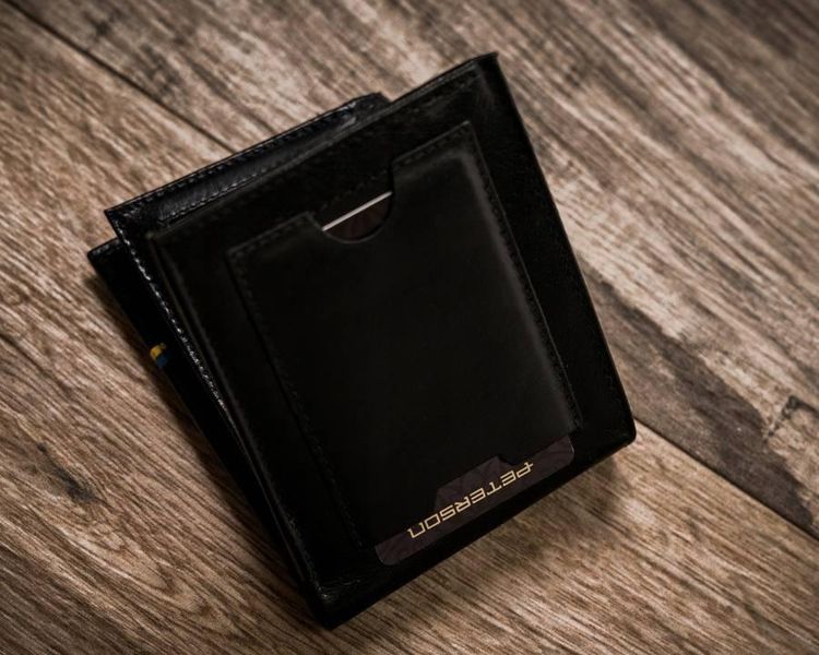 Горизонтальне шкіряне портмоне чорне Peterson у подарунковій коробці 1517PUPUABL фото