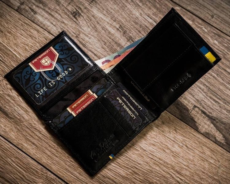 Горизонтальне шкіряне портмоне чорне Peterson у подарунковій коробці 1517PUPUABL фото